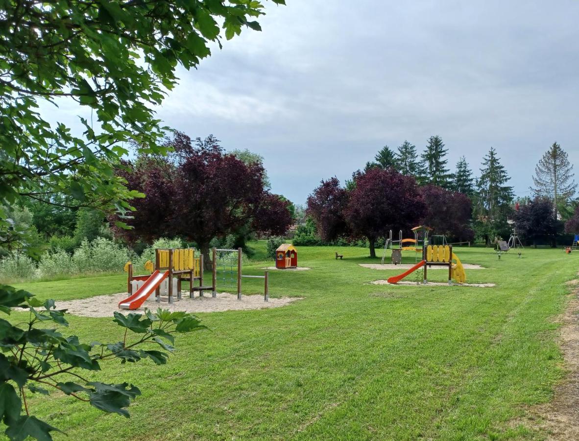 Camping Le Vallage Attigny 외부 사진